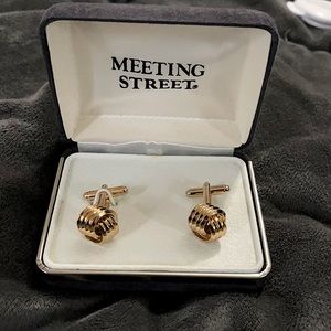 Meeting Street Gold Knot Cuff Links